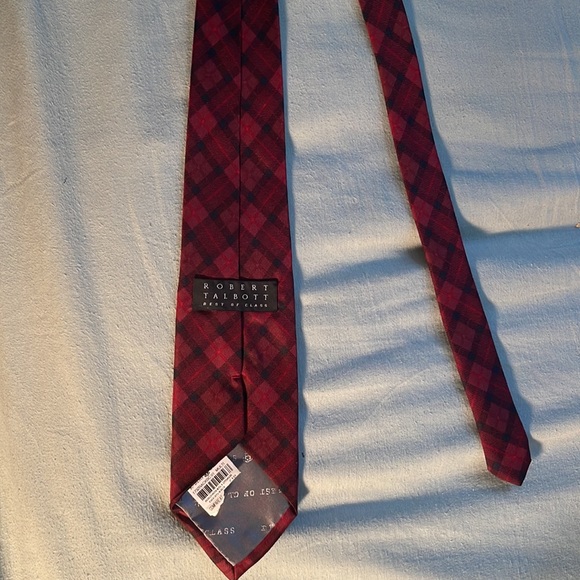 This is a Robert Talbott tie first of its class - Picture 2 of 4